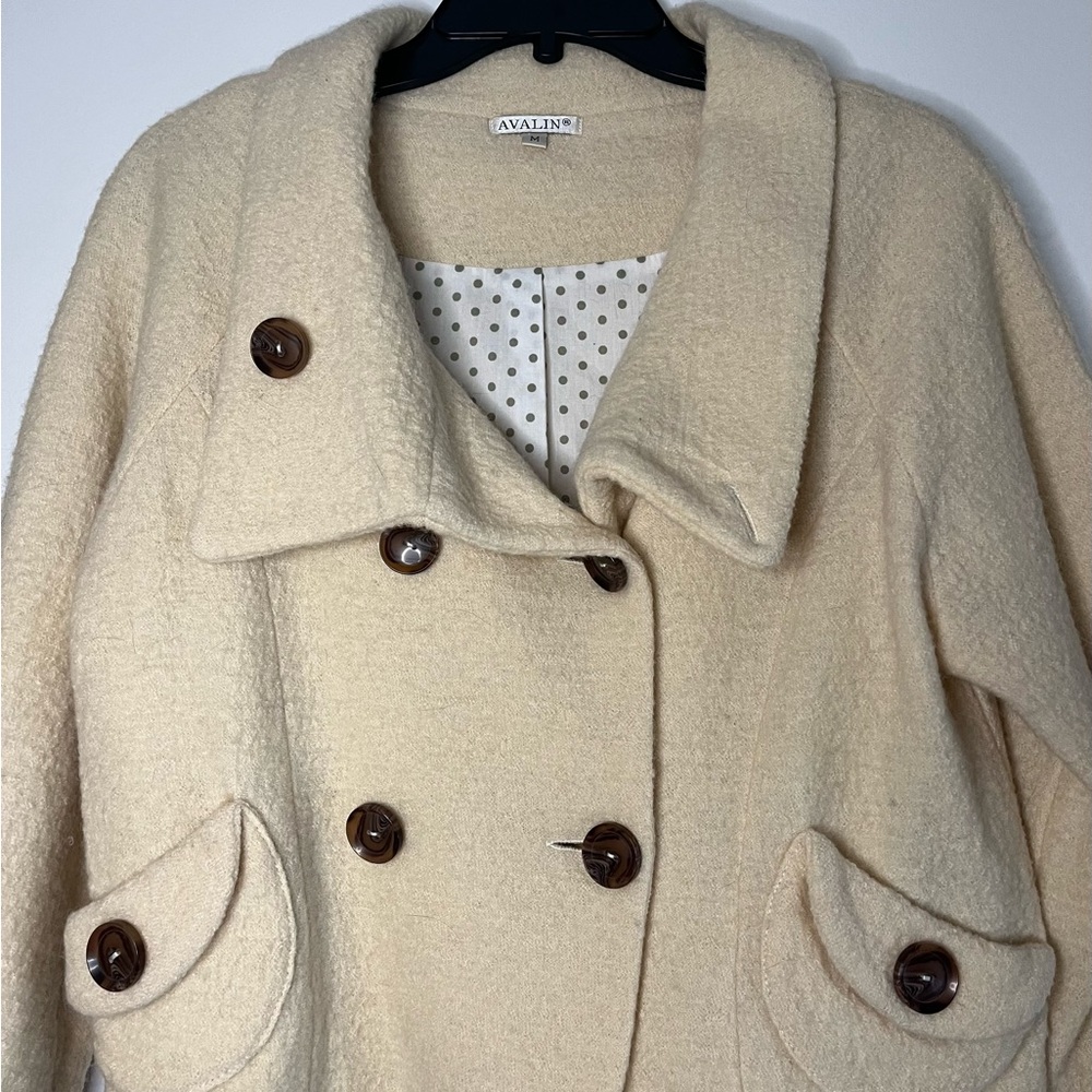 Designer sample! Ivory cropped wool jacket. Never worn